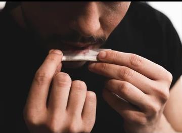 wet or lick rolling paper